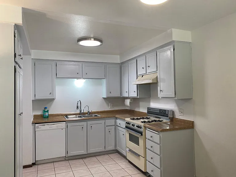 1235 Page Cir — Photo 3