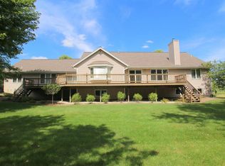 S37W27890 Sun Valley Cir, Waukesha, WI 53189