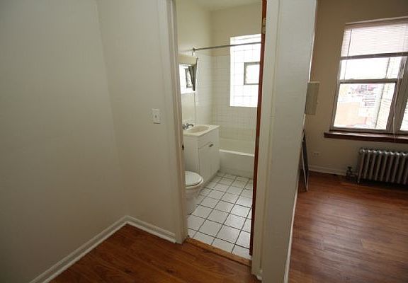 5th image of 4748 N Maplewood Ave #3