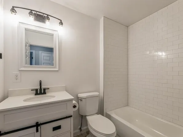 260 Randolph Avenue image 10 of 33