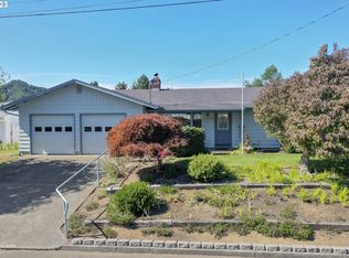 2752 Ridgeway Dr, Reedsport, OR 97467