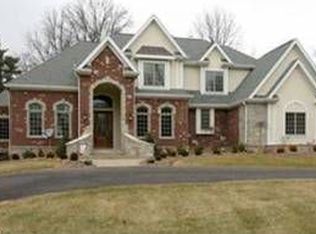 1 E Windrush Crk, Saint Louis, MO 63141