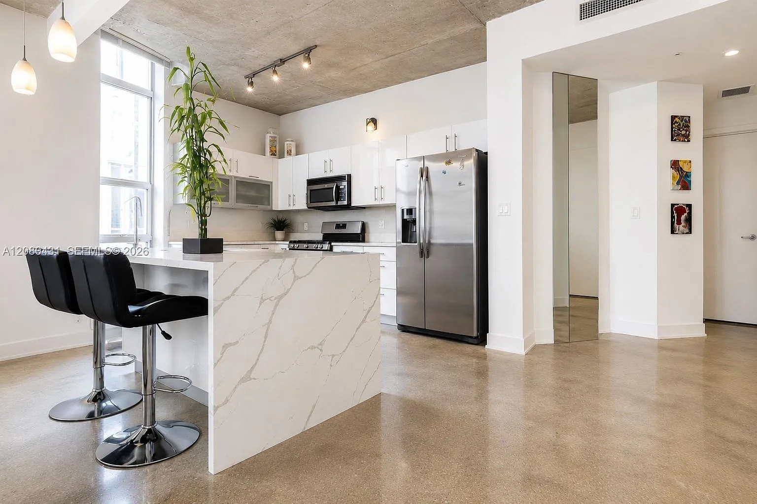 The Loft Downtown Condo — Photo 4
