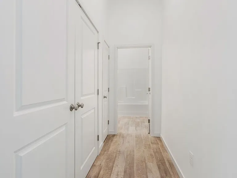 Reinbeck Apartments — Photo 17