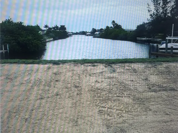 3604 Yucatan Pkwy, Cape Coral, FL 33993