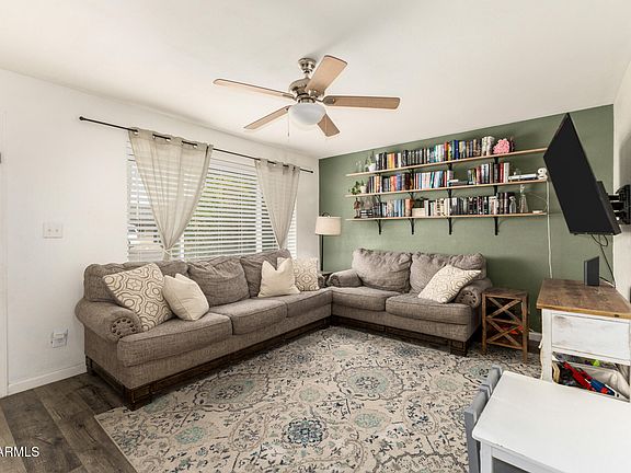 4th image of 2031 W DAHLIA Drive
