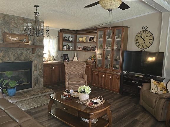 3rd image of 283 Boyett Dr