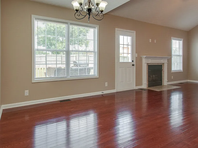 1351 Whitt Ln — Photo 2