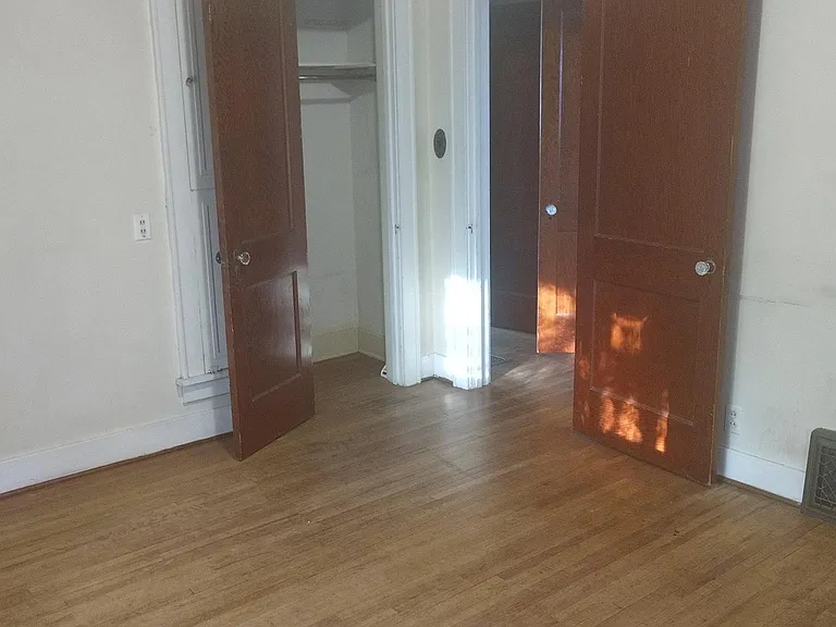 23 E 6th St — Photo 8