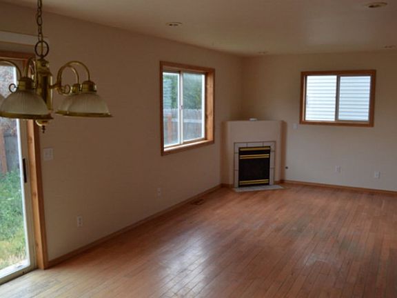 2nd image of 229 NW Clay Ct