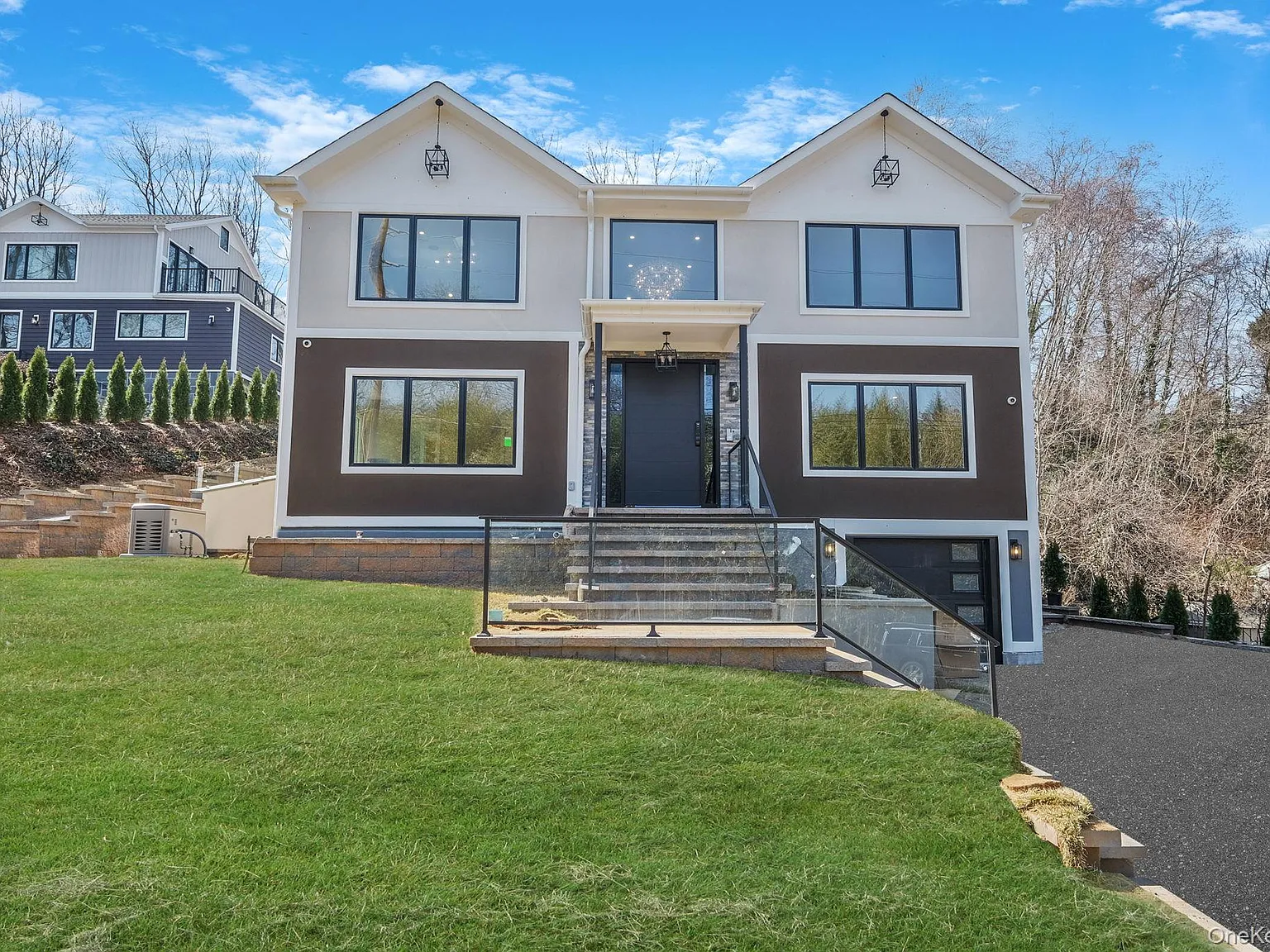 5 bed, 5.0 bath, 5900 sqft, $25,000 — Photo 1