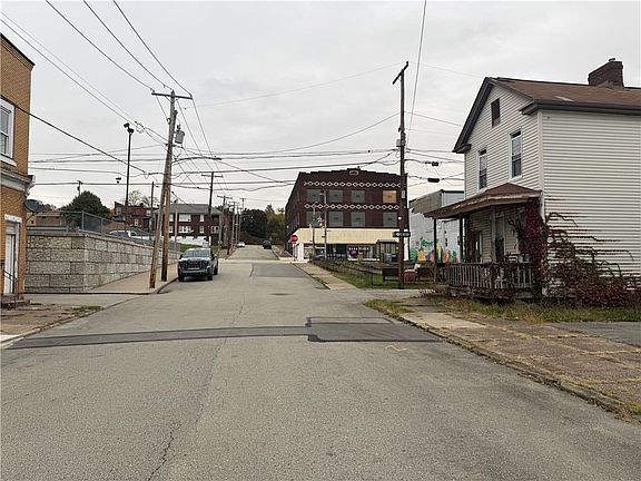 4th image of 216 S 7th St