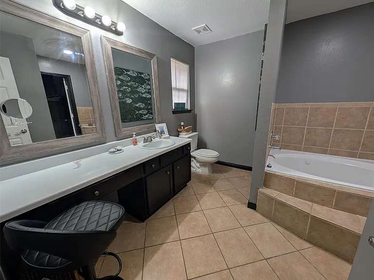 714 N Vista Dr — Photo 8