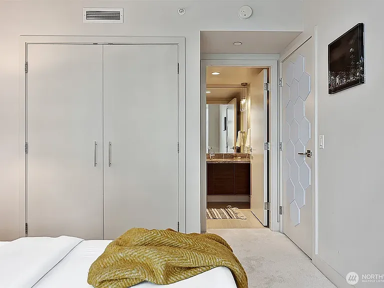 588 Bell St — Photo 37