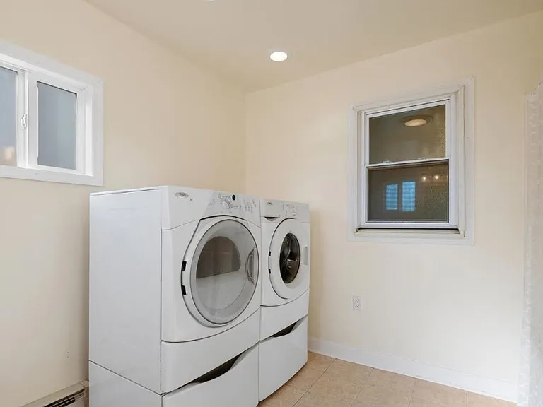 25 N Maple Ave — Photo 19