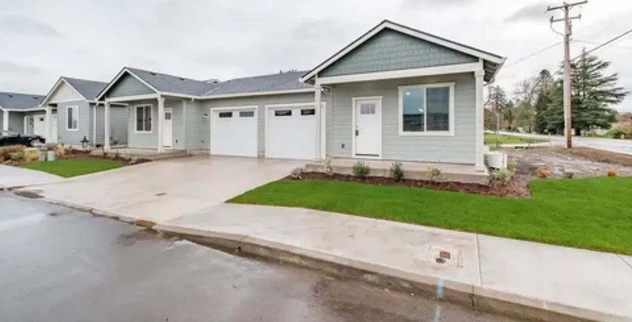 3 bed, 1335 sqft, $2,095 — Photo 1