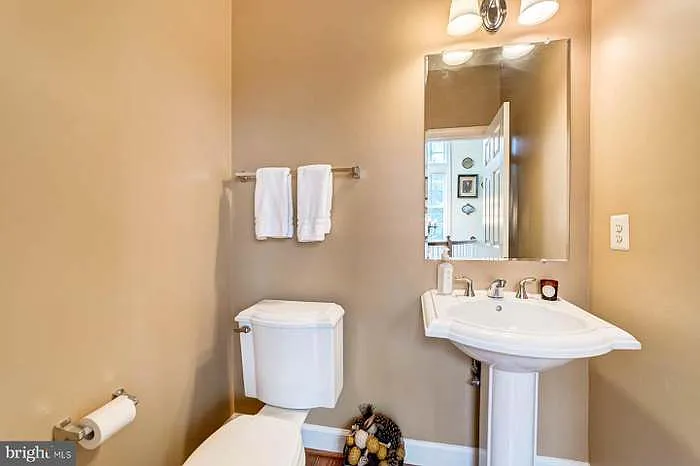 3 bed, 2488 sqft, $3,400 — Photo 2