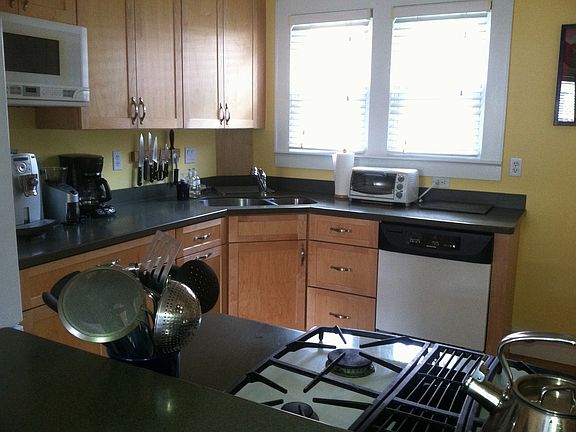 4th image of 29 Pinewood Ave