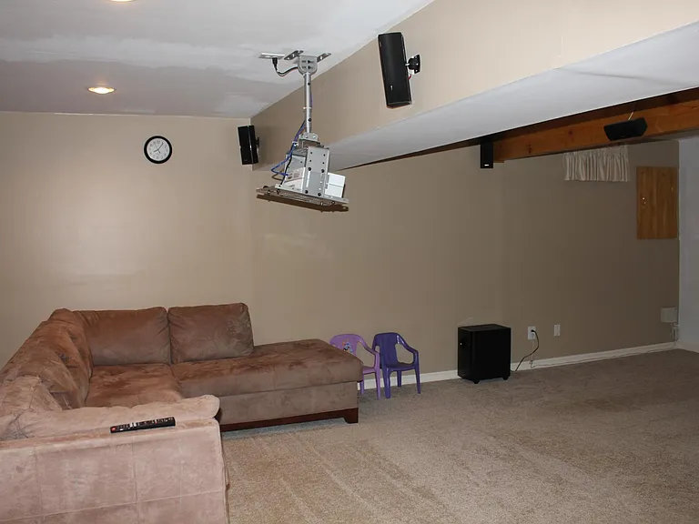 52 Maureen Way — Photo 12