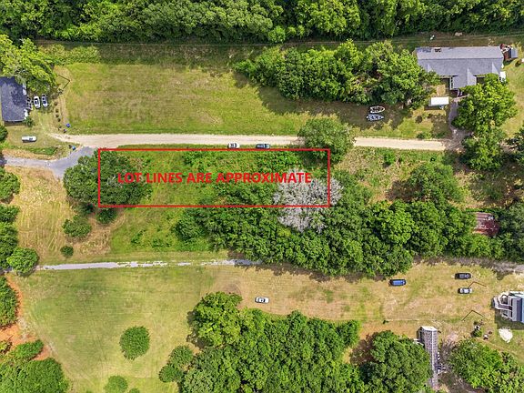 3rd image of 2033 Holly Creek Rd