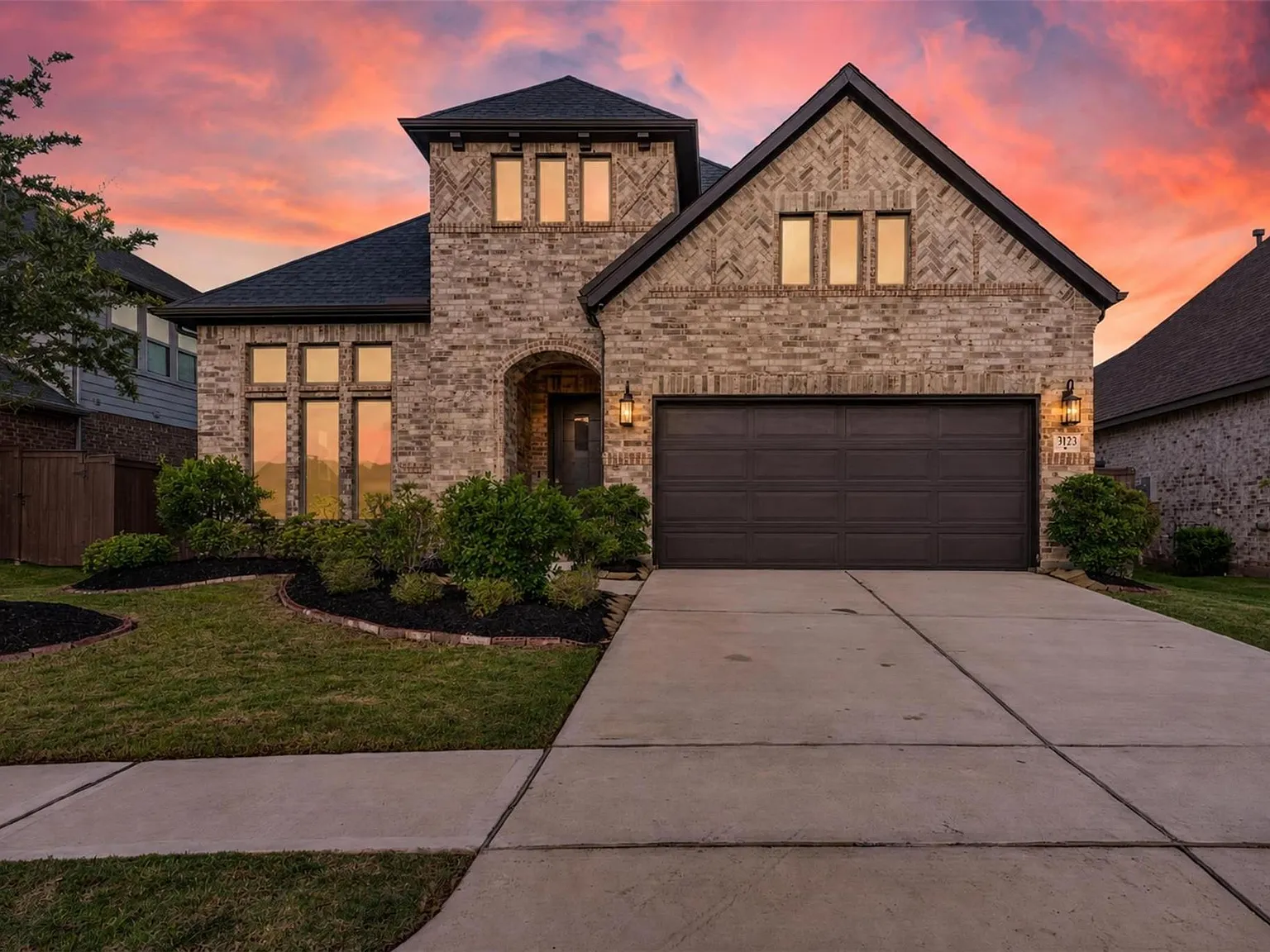 4 bed, 3.0 bath, 2966 sqft, $3,650 — Photo 1