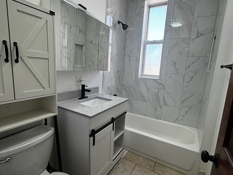 2726 W Adams St #2 — Photo 4
