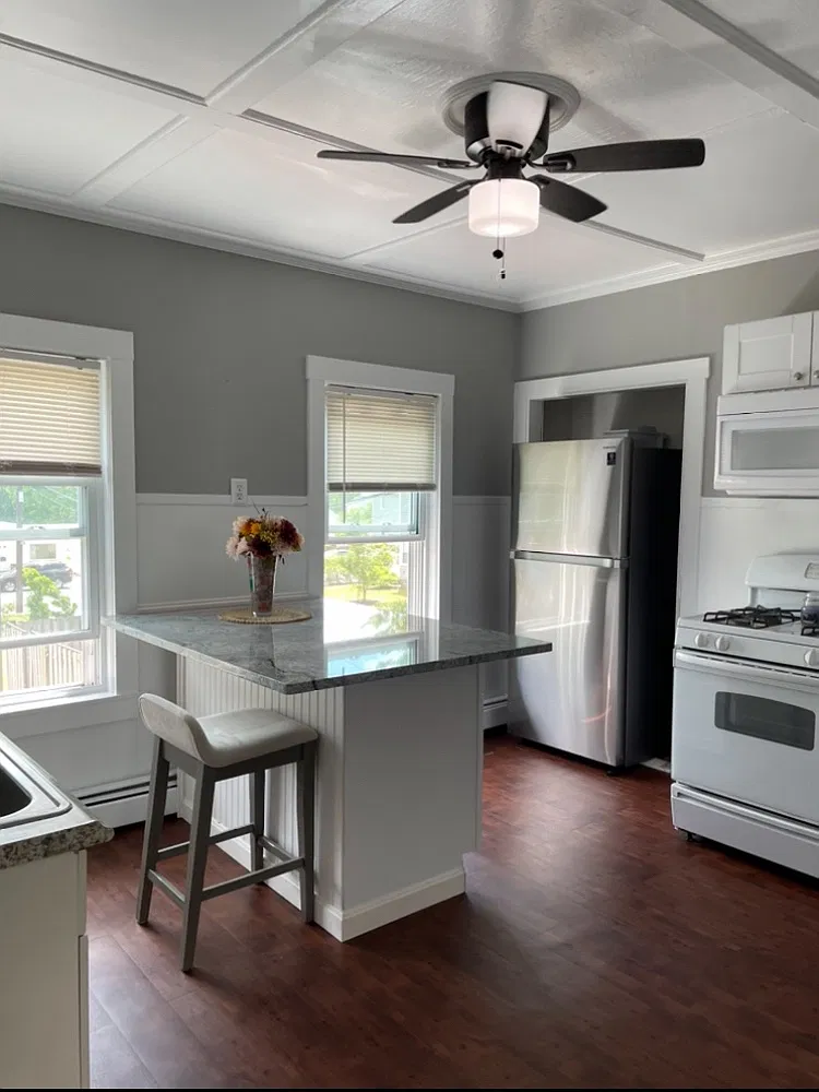 2 bed, 700 sqft, $1,975 — Photo 1