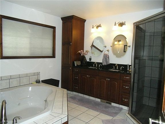 Spacious Beautiful Master Bathroom