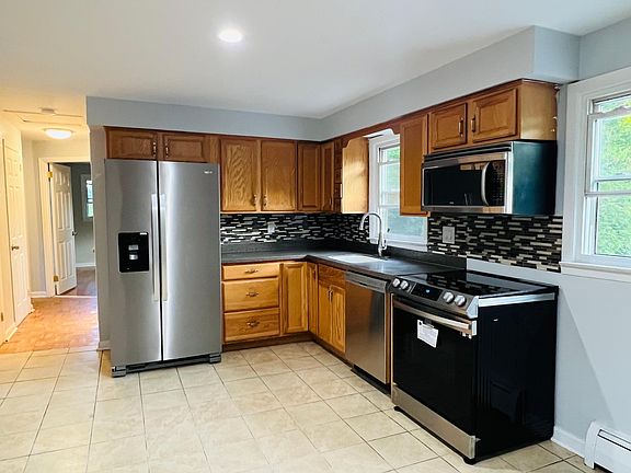 4th image of 10 Pagano Ct #2