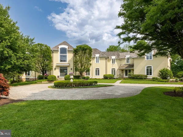 42 Landing Ct, Moorestown, NJ 08057