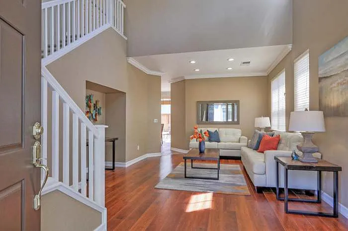 4 bed, 2045 sqft, $5,300 — Photo 4