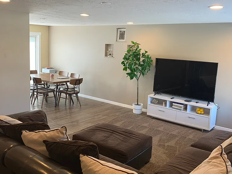 9902 S Sego Lily Dr E — Photo 4