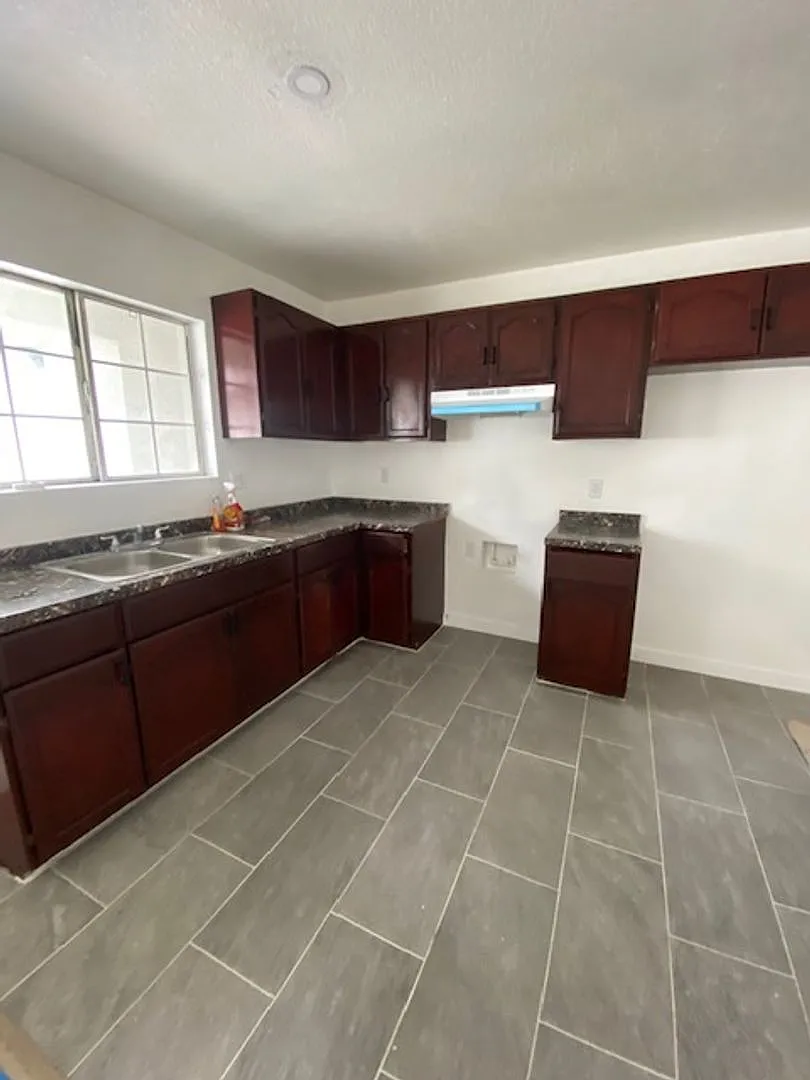 4214 Avalon Blvd — Photo 4