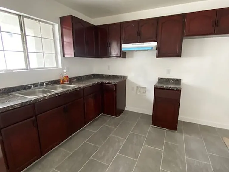 4214 Avalon Blvd — Photo 4