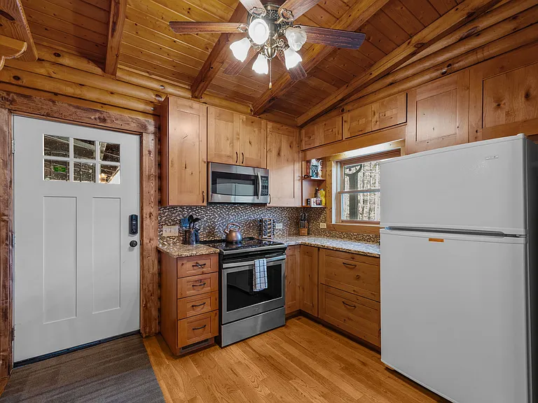 40 Chambers Dr — Photo 5