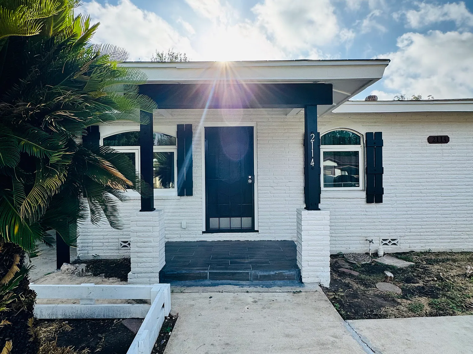3 bed, 1.5 bath, 1124 sqft, $1,650 — Photo 1