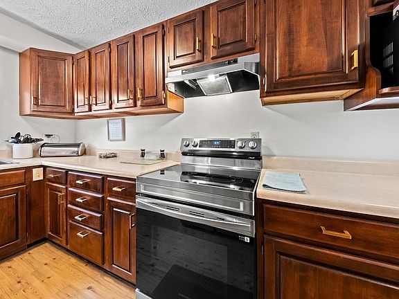 2nd image of 3918 Gartin Ave