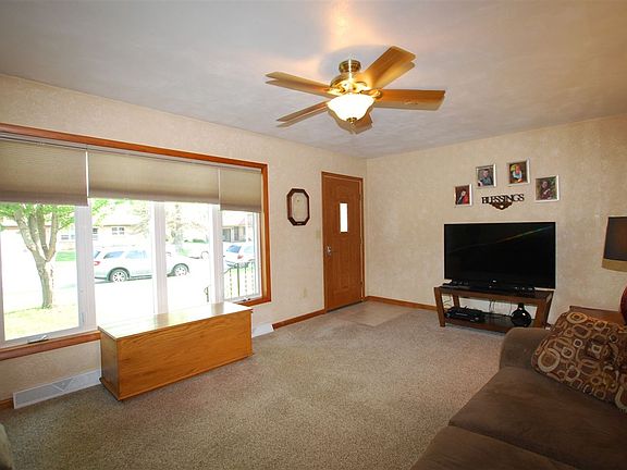 2nd image of 718 10th Ave SE