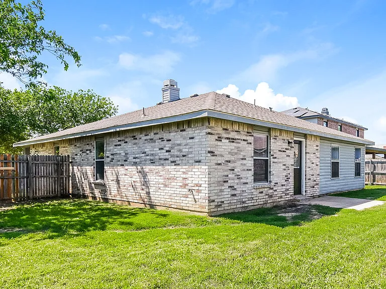 3808 Kenzie Ct — Photo 16