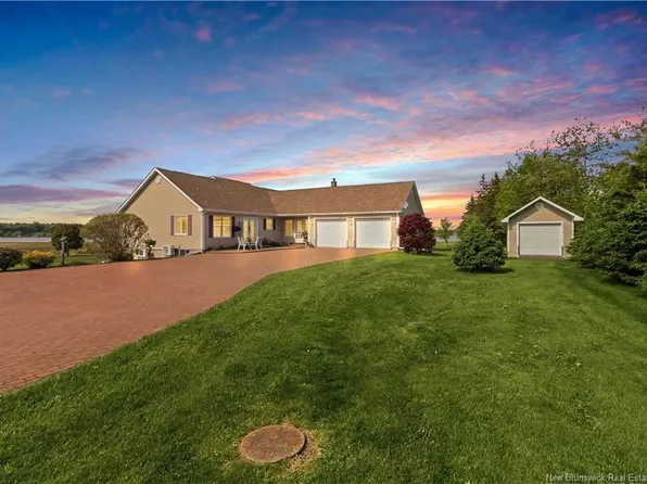 40 Acadie, Bouctouche, NB E4S 2T2