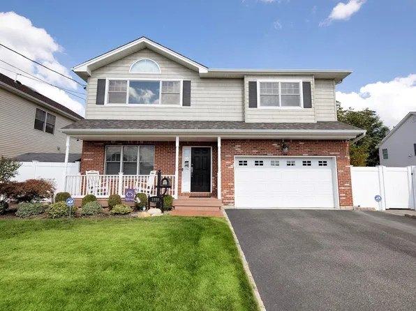 1839 Henry Road, Merrick, NY 11566