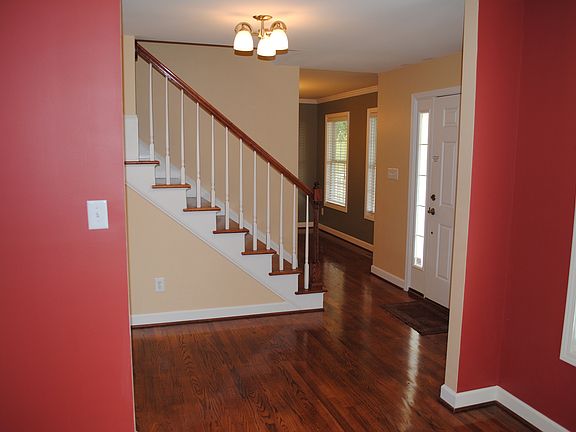 4th image of 1078 Strawberry Hill Ct