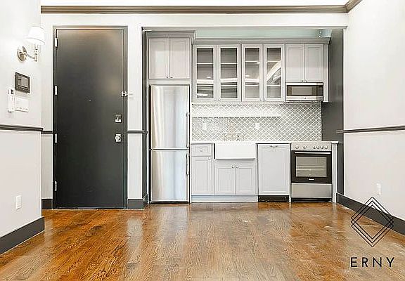 2nd image of 920 Pacific St #2C