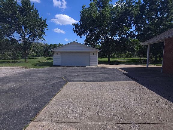 3rd image of 4780 Airport Rd