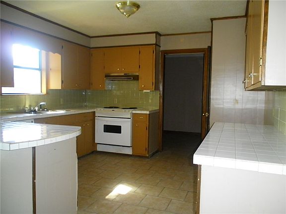 3rd image of 1115 E 6th St