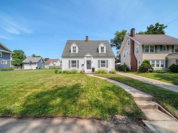 2nd image of 716 Woodfield Dr