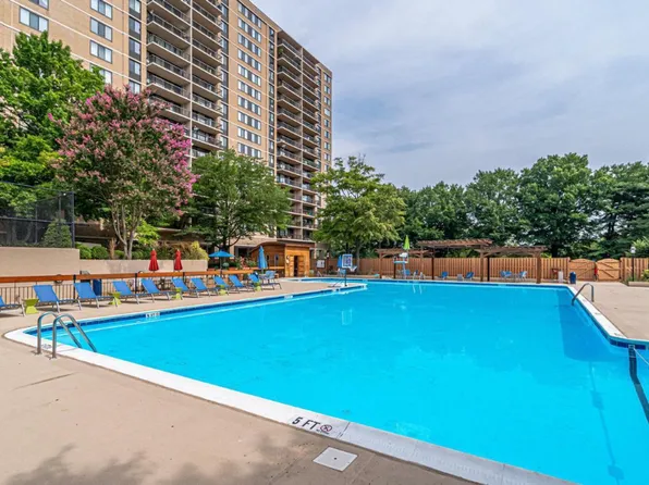5500 Holmes Run Pkwy APT 101, Alexandria, VA 22304