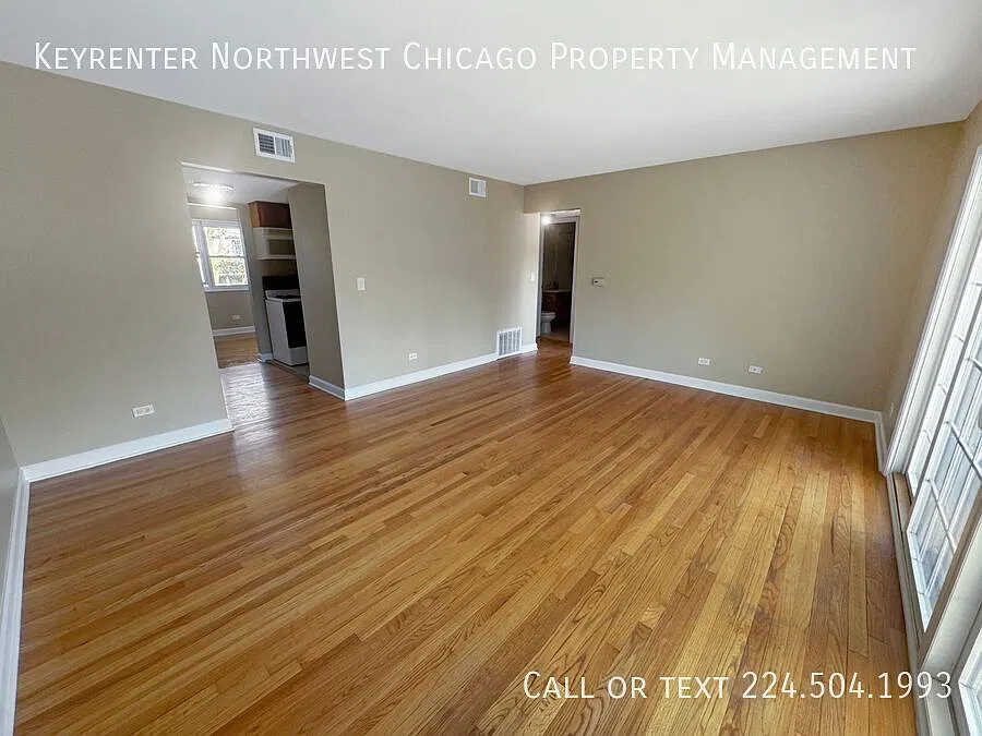 169 E Palatine Rd — Photo 2