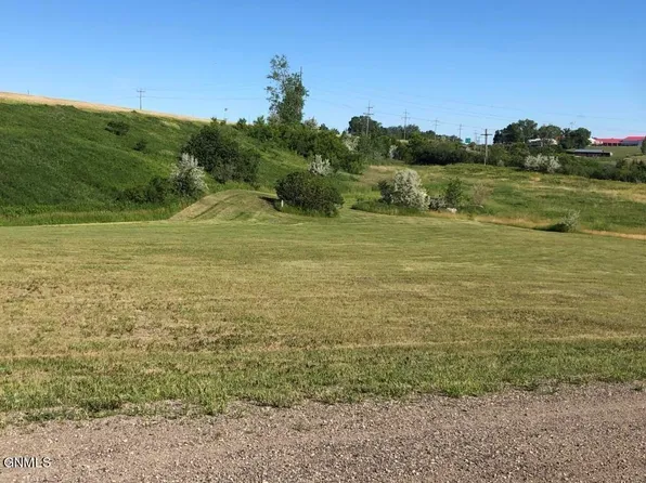 1107 9th Ave NW, Jamestown, ND 58401