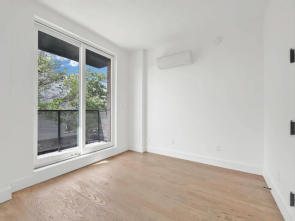 1st image of 2909 Albemarle Rd #4S